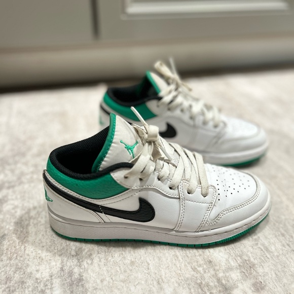 Nike Shoes - Air Jordan 1 low 💚🖤